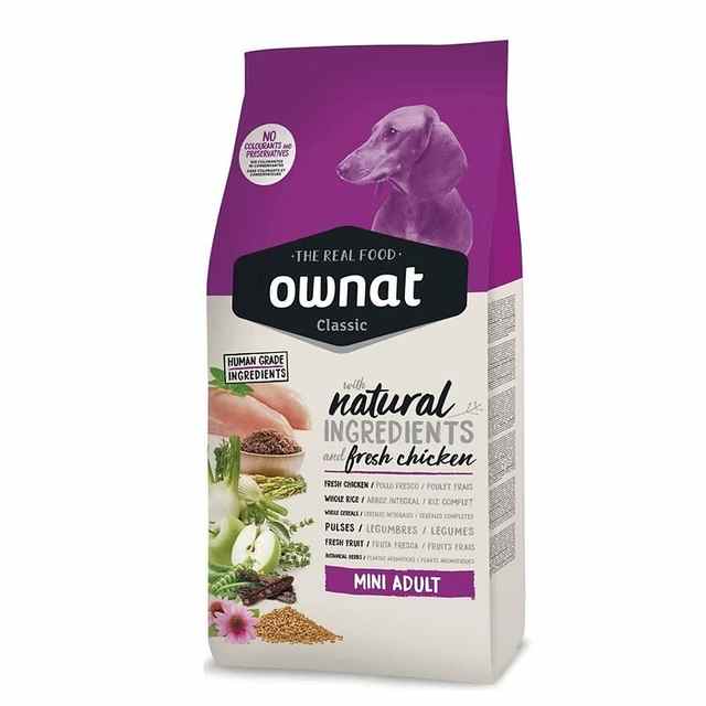 Croquettes sont de la marque Ownat, modèle Classic Complet pour chien adulte.